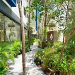 King Suite With Balcony Gym Rooftop Pool T5 102