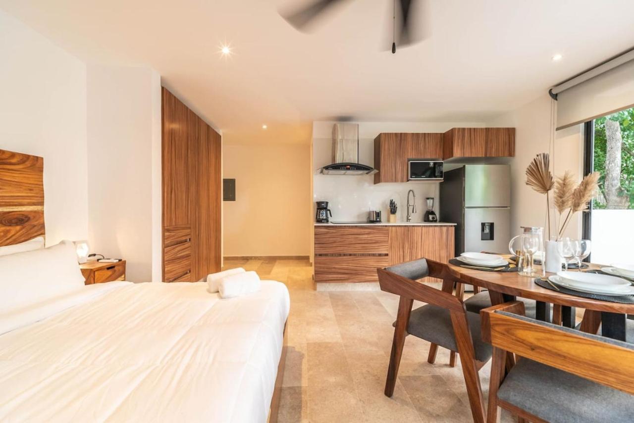 King With Balcony Gym Rooftop Pool T5 102 Holiday home *