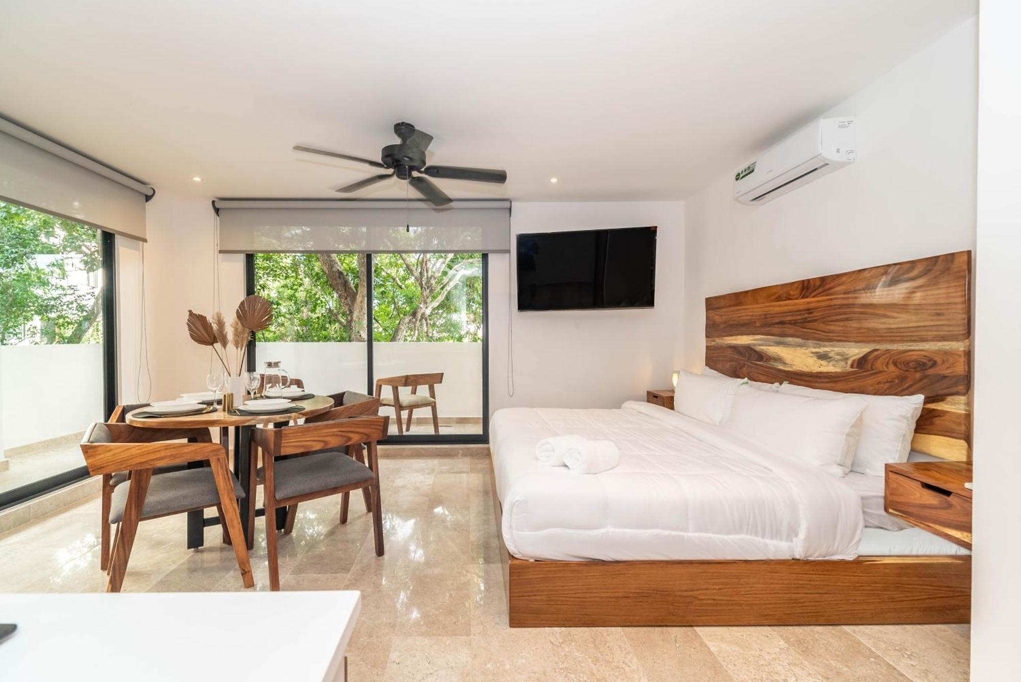King With Balcony Gym Rooftop Pool T5 102
